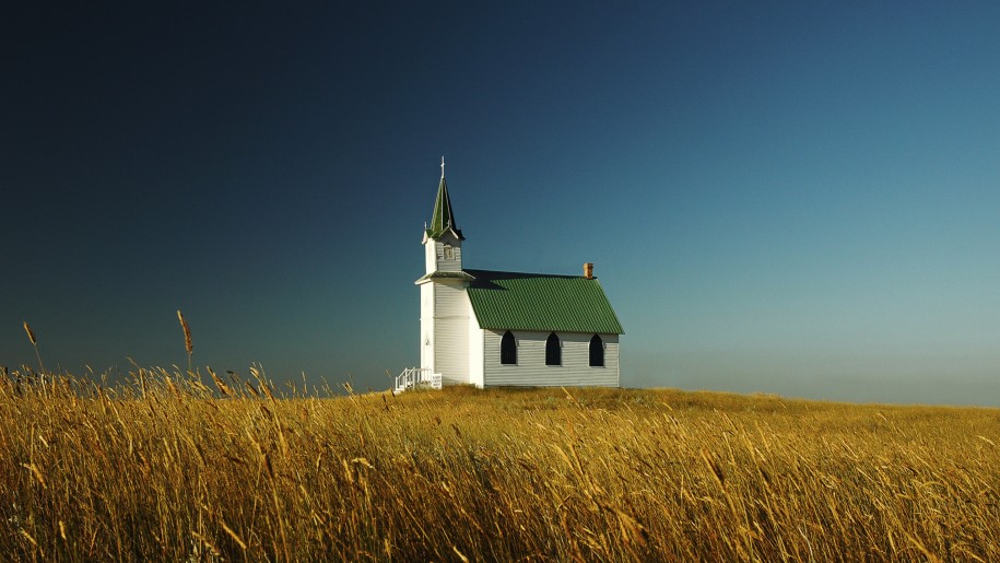 lovely-green-roofed-church-in-wheat-fields-field-green-roof-plain-church-2560x1600-915x515